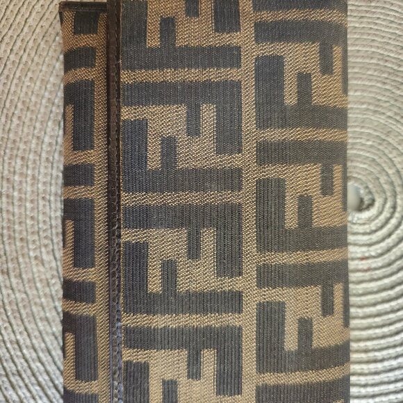 Classic Brown Fendi Large Wallet - Picture 1 of 7